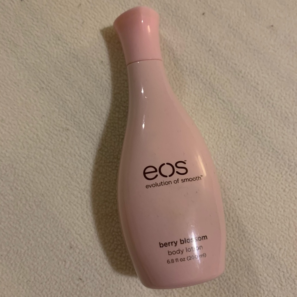 EOS Berry blossom Hand & body lotion